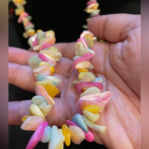 Vintage Necklace Bohemian Pastel Mother Of Pearl Chip Shell ￼ - Picture 4 of 6